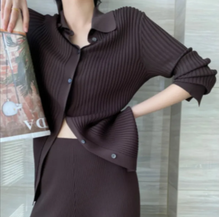 Gebreide Outfit met Lange Kraag – Cardigan & Broek Set