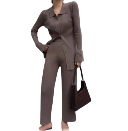 Gebreide Outfit met Lange Kraag – Cardigan & Broek Set