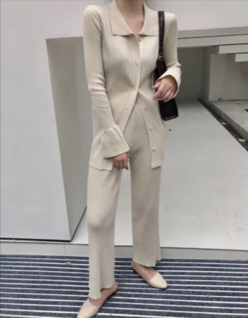 Gebreide Outfit met Lange Kraag – Cardigan & Broek Set