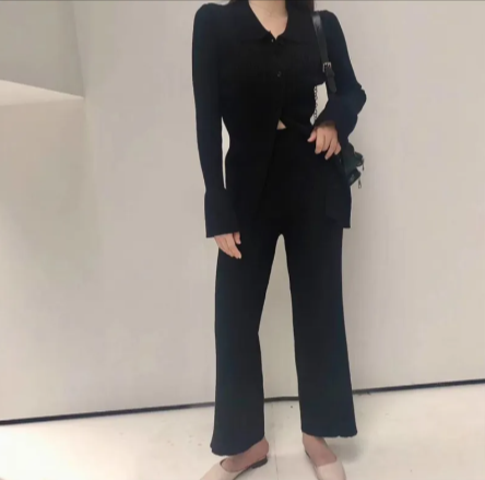Gebreide Outfit met Lange Kraag – Cardigan & Broek Set